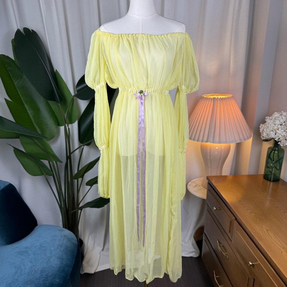 Vintage 1960s Sheer Lemon Nylon Peignoir Gown w/ Lilac Ribbon Rosette sz M/L
